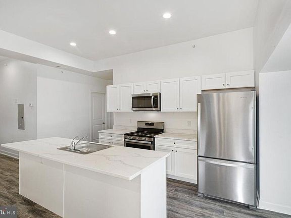 2nd image of 980 N Marshall St #3