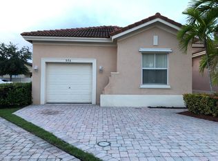 976 NE 37th Pl, Homestead, FL 33033