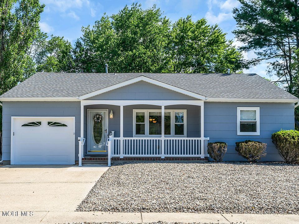 1st image of 106 Hatfield Court