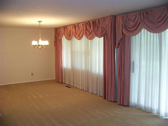 4th image of 531 Duberry Pl