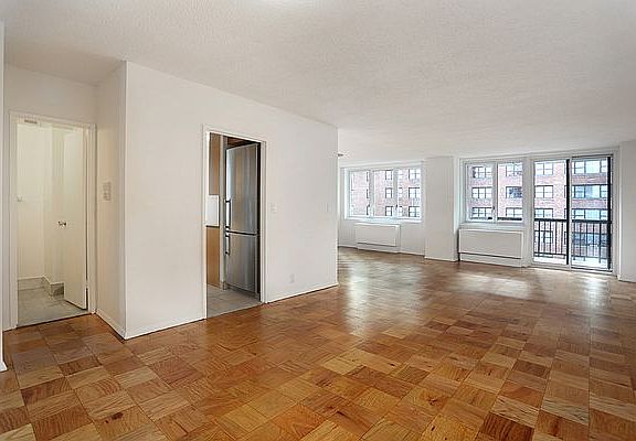 3rd image of 115 E 34th St #2104