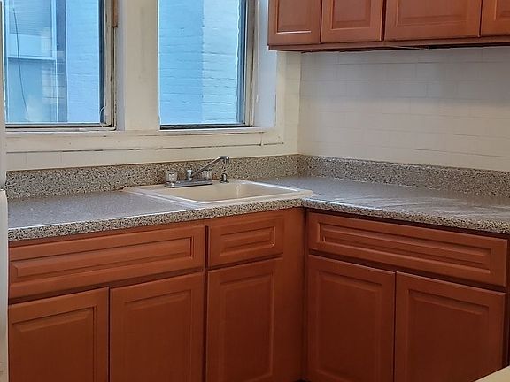 3rd image of 2523 43rd St APT 2A