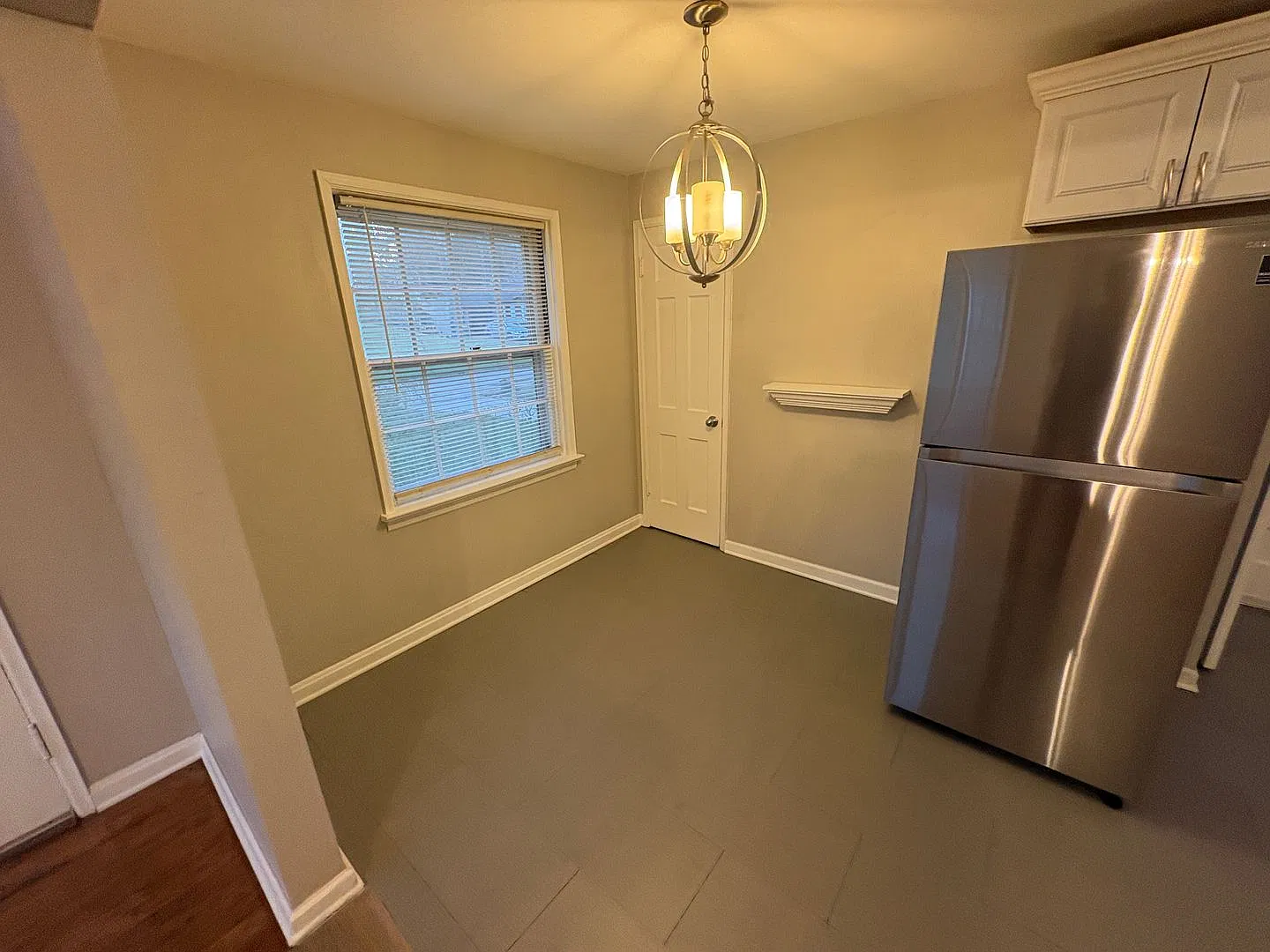 Charming, Updated 2 Bed/ 1 Bath — Photo 3