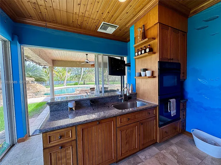 10445 Canterbury Ct — Photo 87