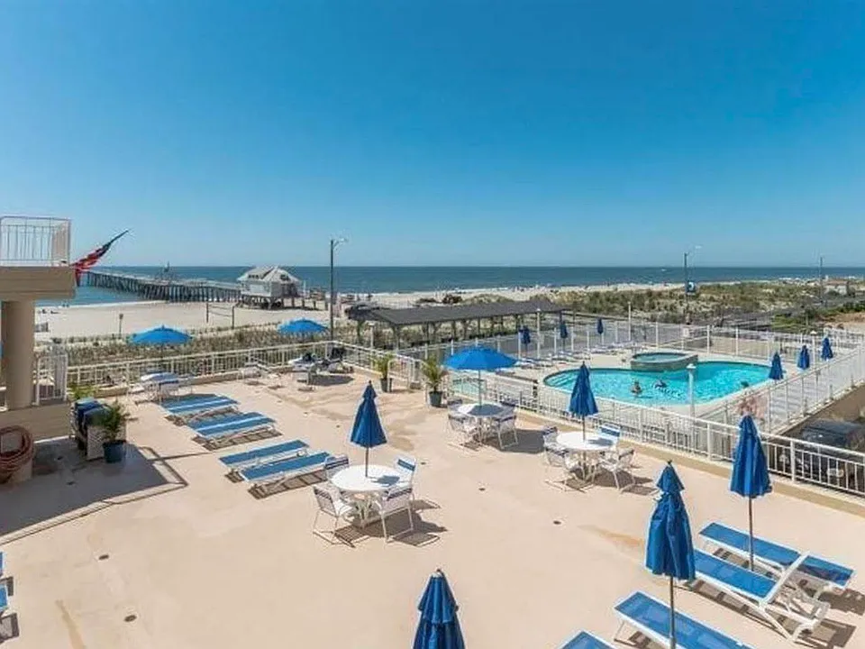 6100 Boardwalk #310
