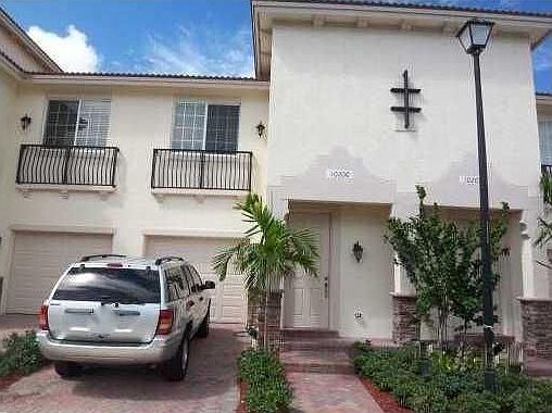 1st image of 1020 E Longport Cir APT C