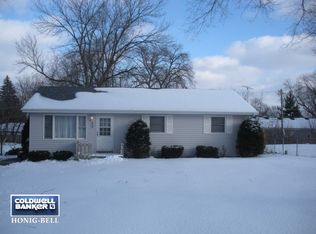 2904 Spring Rd, Mccullom Lake, IL 60050