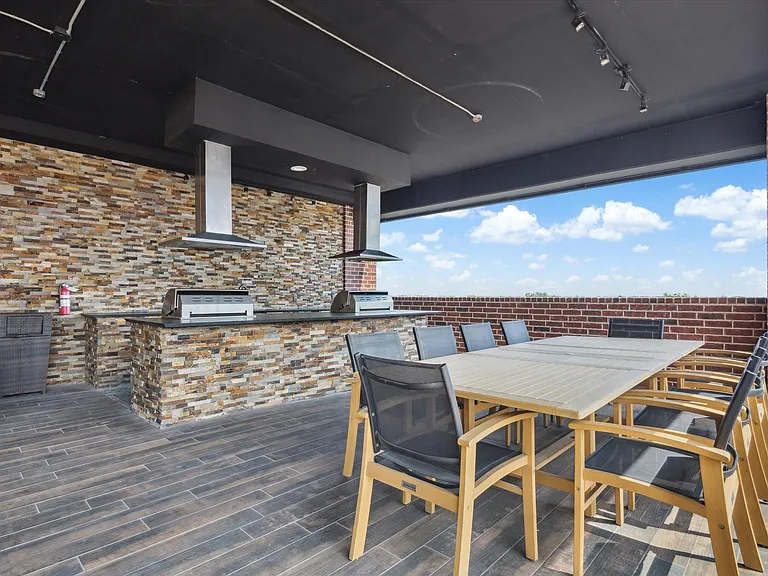 1111 Studewood St #503 — Photo 30