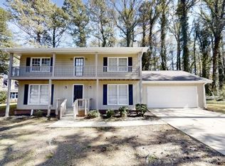208 S Rockborough Ct, Stone Mountain, GA 30083