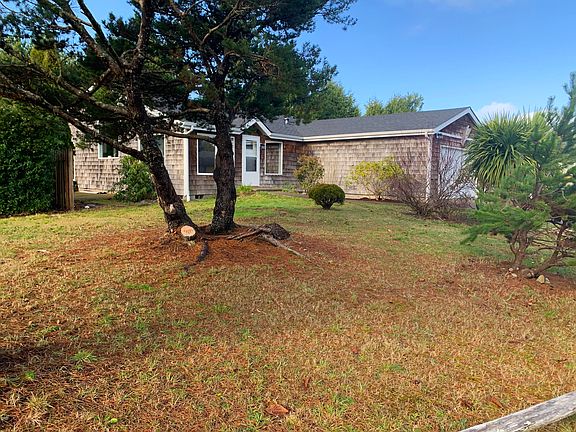 3rd image of 1480 SW Ironwood Dr