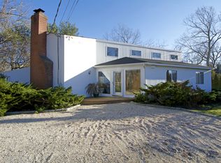 4 Scrub Oak Rd, Quogue, NY 11959