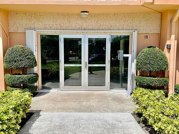 4th image of 15 S Golfview Road #403