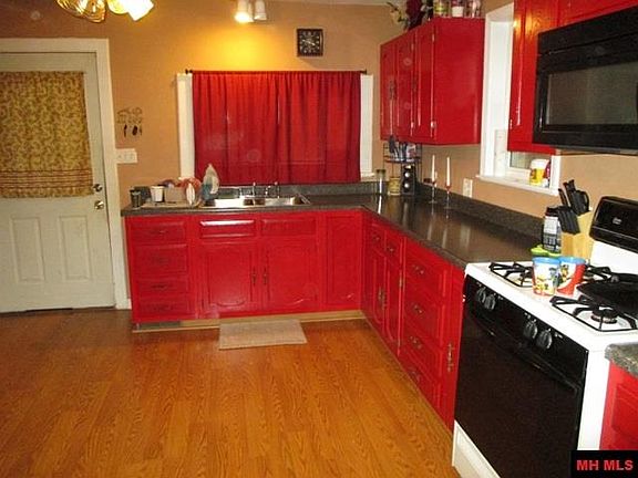 4th image of 717 N Estes Ave