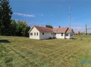 812 Mambrino Rd, Oregon, OH 43616