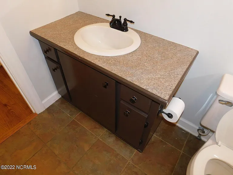 2903 Mandy Ln — Photo 8
