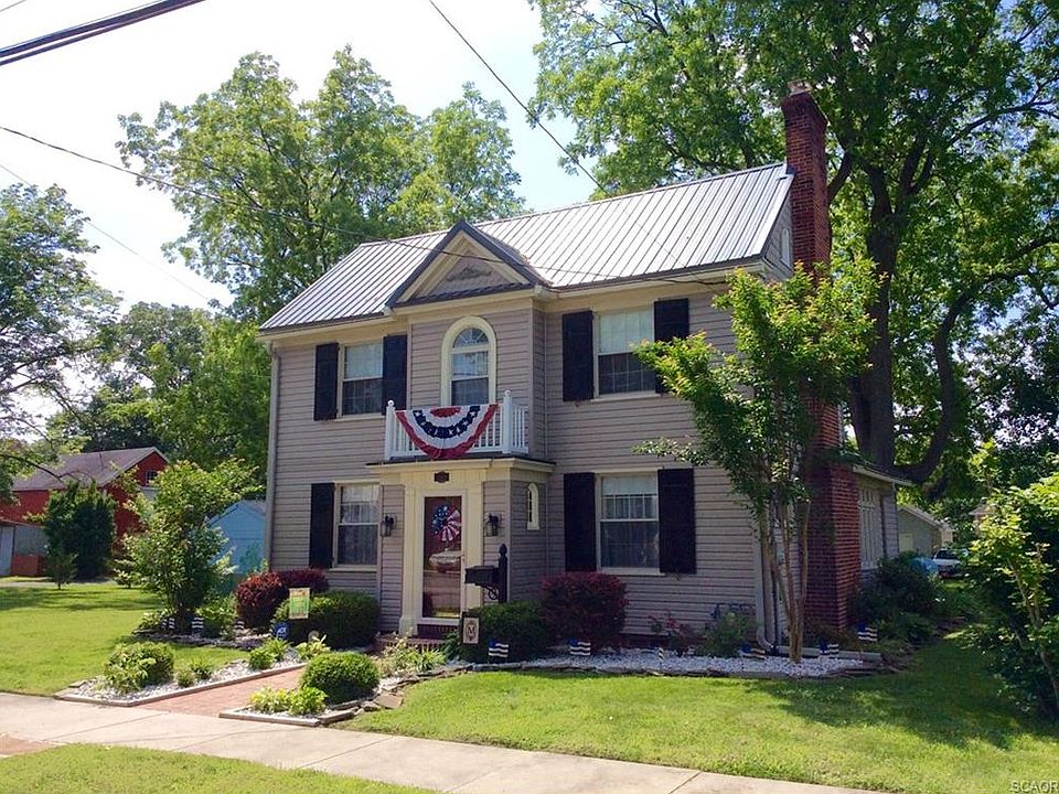 1st image of 302 Cedar St