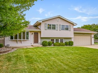 720 Bon Terre Rd, New Lenox, IL 60451