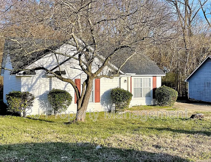 3 bed, 2.0 bath, 1123 sqft, $1,050 — Photo 3