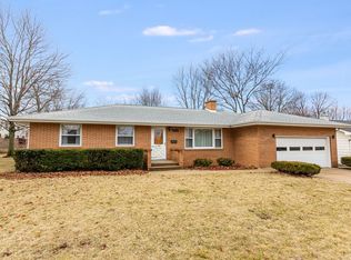 927 Sharon Dr, Dekalb, IL 60115