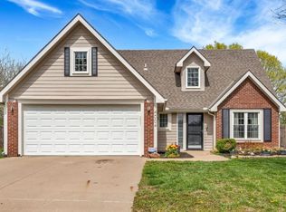 4004 Spring Hill Dr, Lawrence, KS 66049