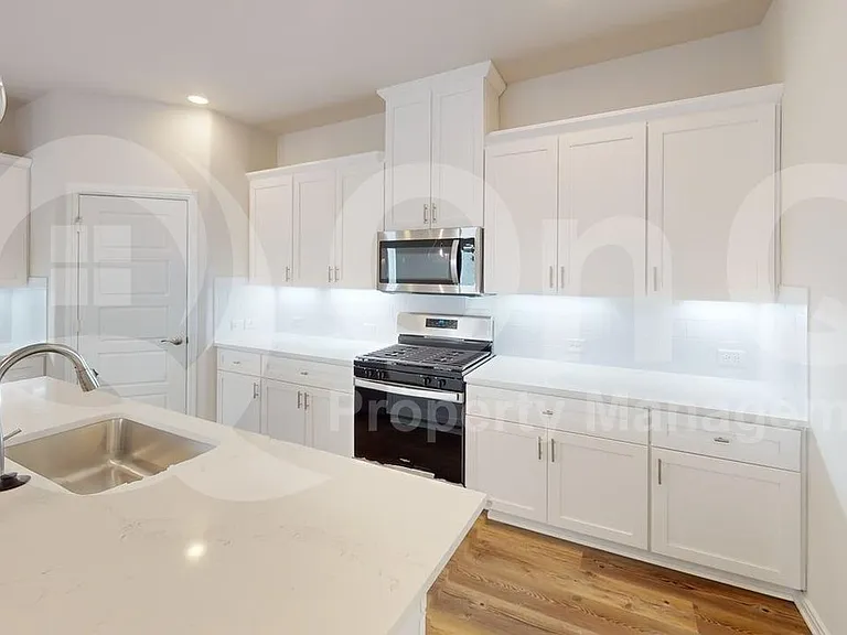 1840 Rosedale Ave — Photo 4