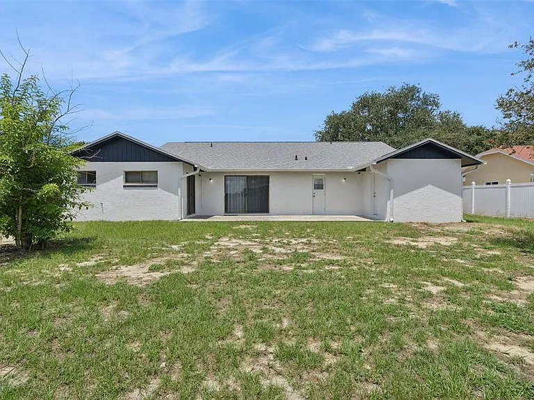 1431 Sackett Cir — Photo 18