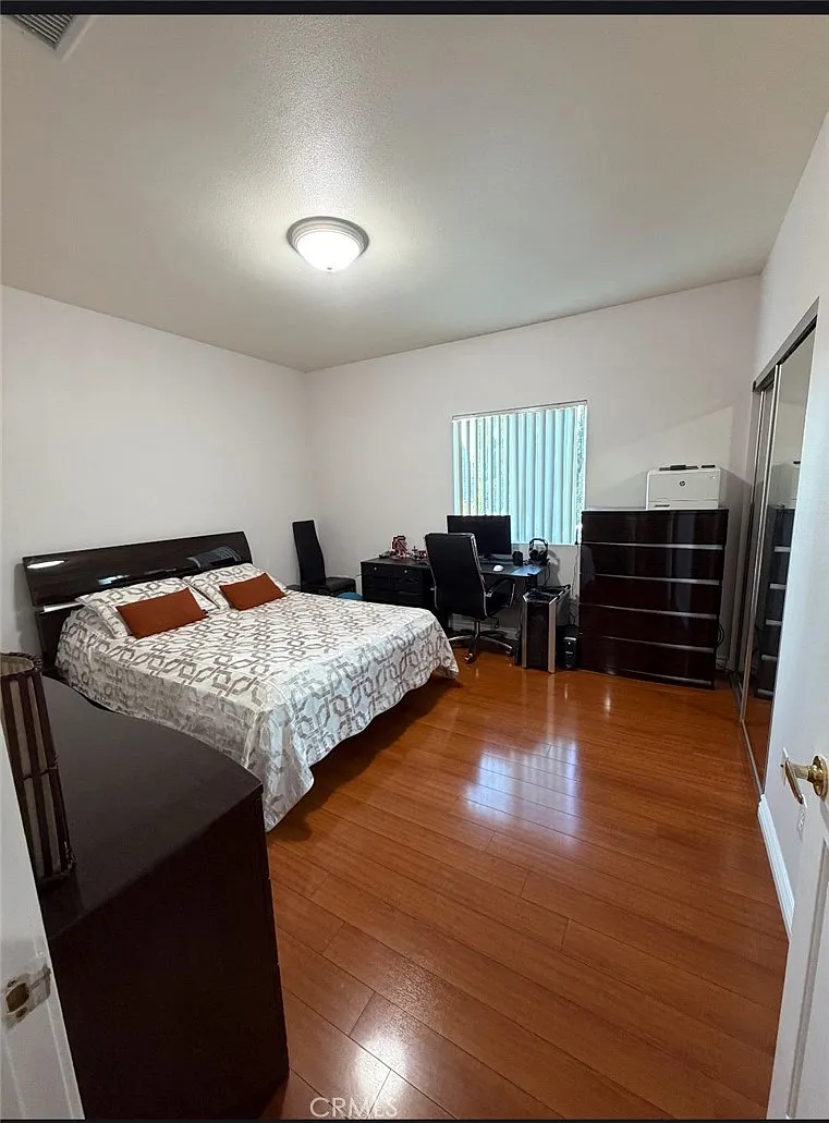 2 bed, 850 sqft, $2,200 — Photo 2