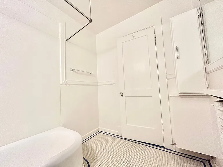 1522 E Olive Way — Photo 28