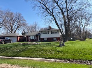 11S351 Downers Dr, Lemont, IL