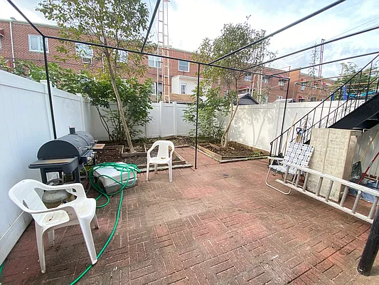 Rented by Voro, LLC | media 6
