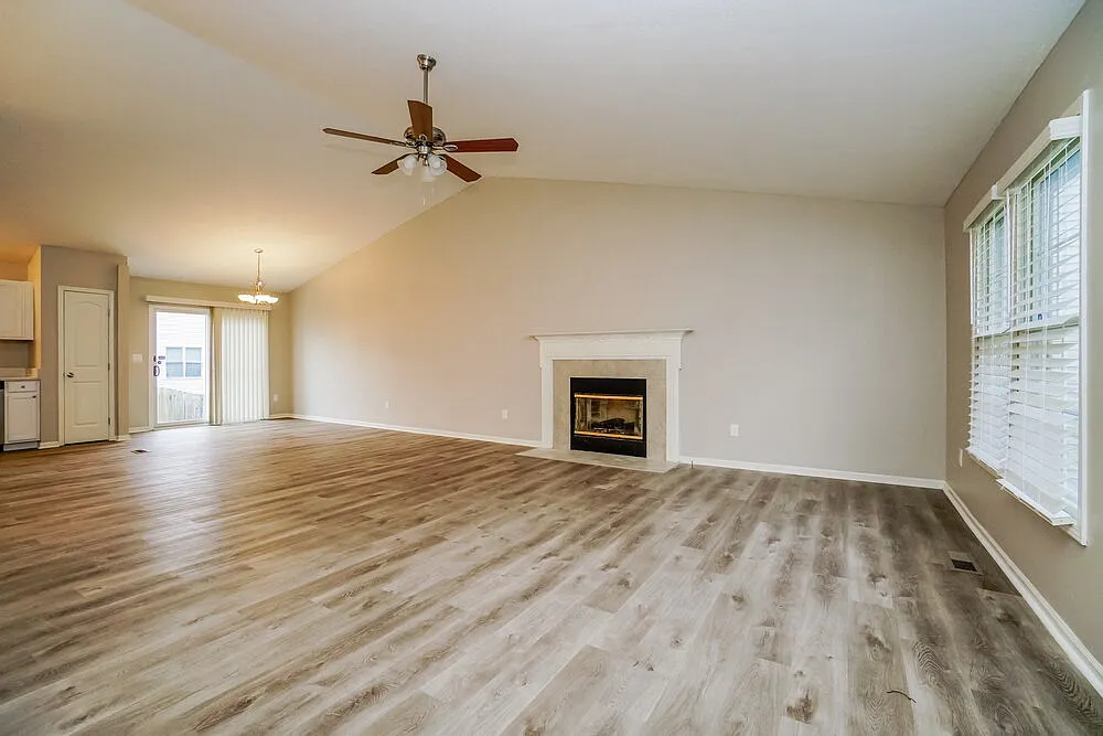 3 bed, 2.0 bath, 1530 sqft, $3,310 — Photo 4