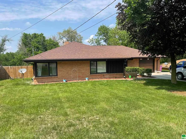 1811 W 14th St, Sioux City, IA 51103