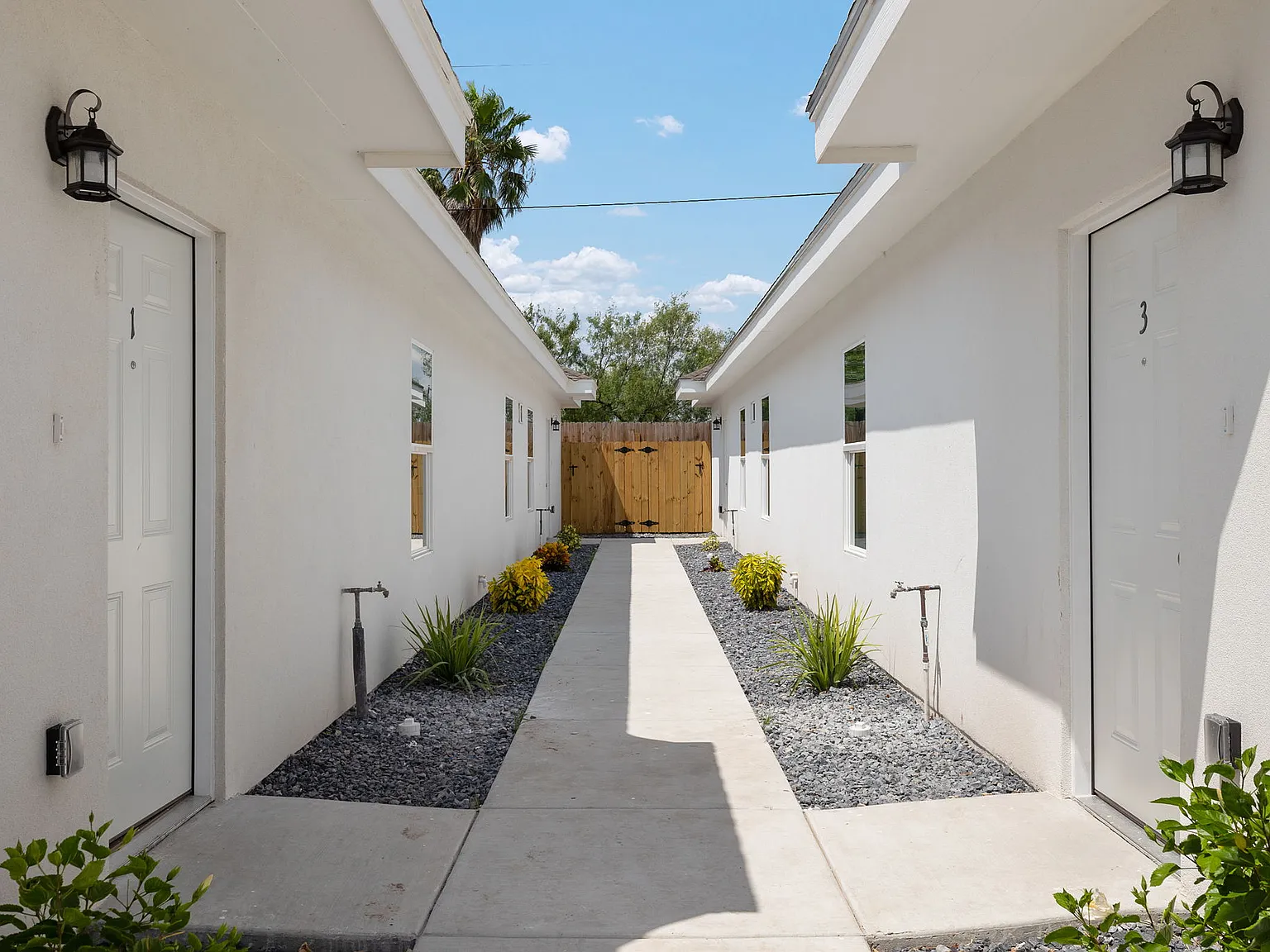 2 bed, 990 sqft, $990 — Photo 2