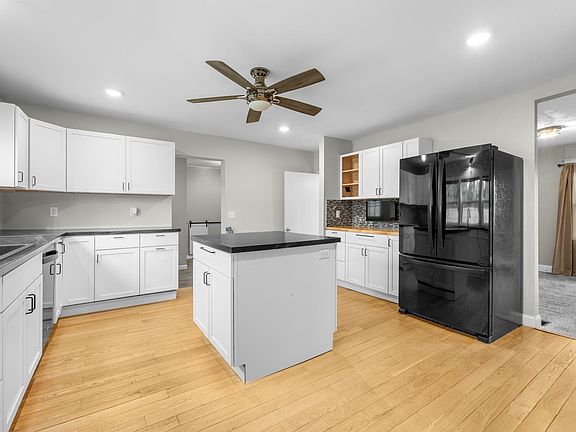 5th image of 37 2nd St NE