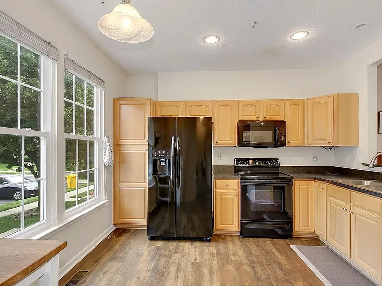 254 Seneca Ter — Photo 10