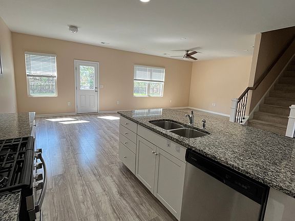 5th image of 3076 Ellesmere Cir