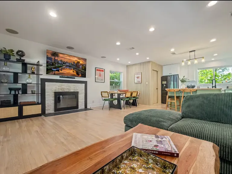 7106 Lasaine Ave — Photo 48
