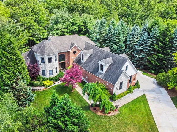 3141 Allison Ln, Highland, MI 48357