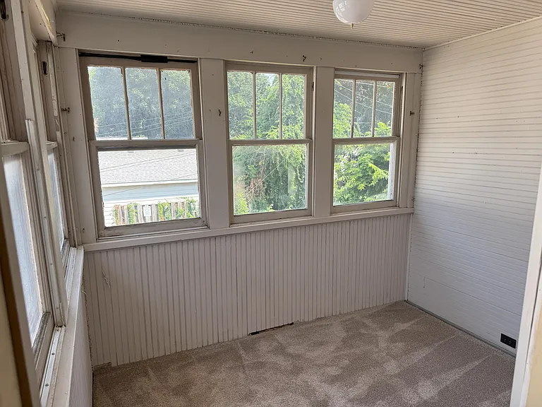 466 W Grand Ave — Photo 10