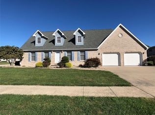 26 Ridge Dr, Litchfield, IL 62056