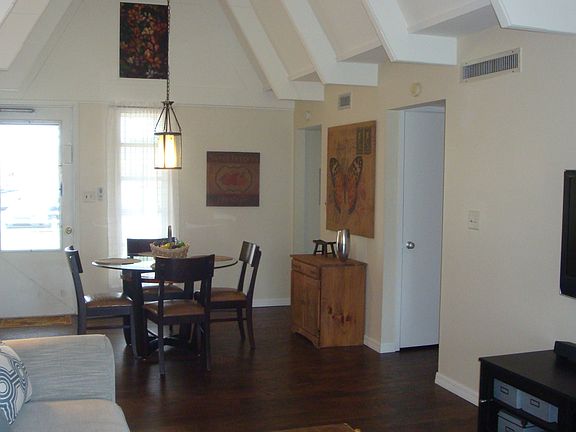 4th image of 811 Club Cir
