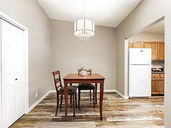 3rd image of 2826 Oakland Dr Unit 10