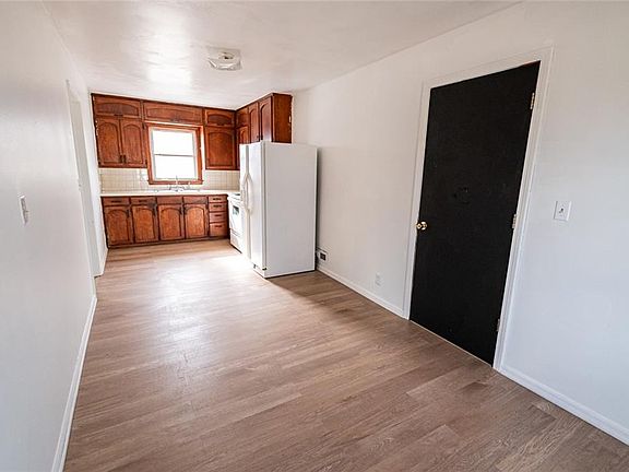 4th image of 5500 E 101st St