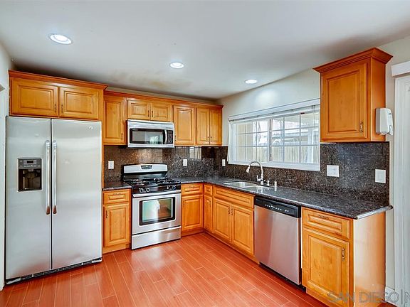 4th image of 2045 Valentino St