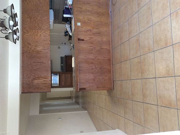 2nd image of 3929 Balsam St