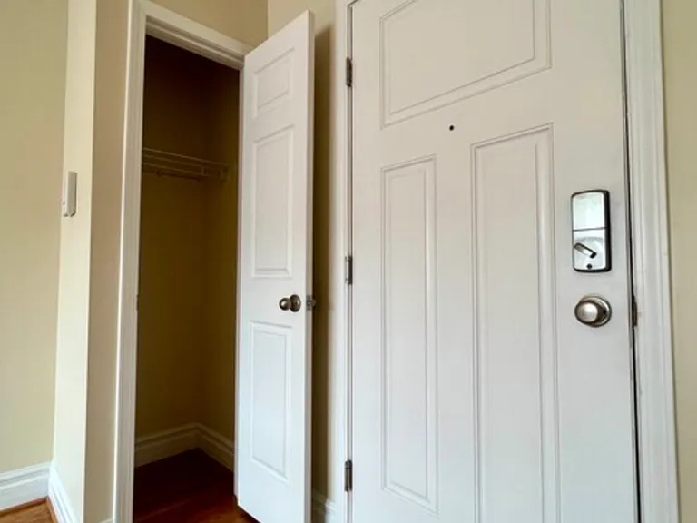 West Pine Apartments — Photo 4