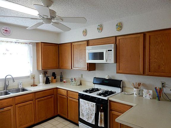 4th image of 602 W Country Grove Cir