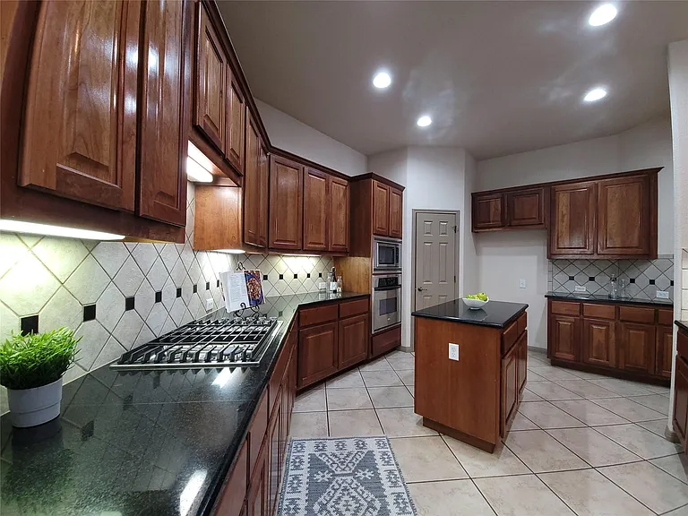 10028 Lisi Anne Dr — Photo 17
