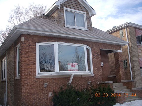 2nd image of 2050 N Narragansett Ave