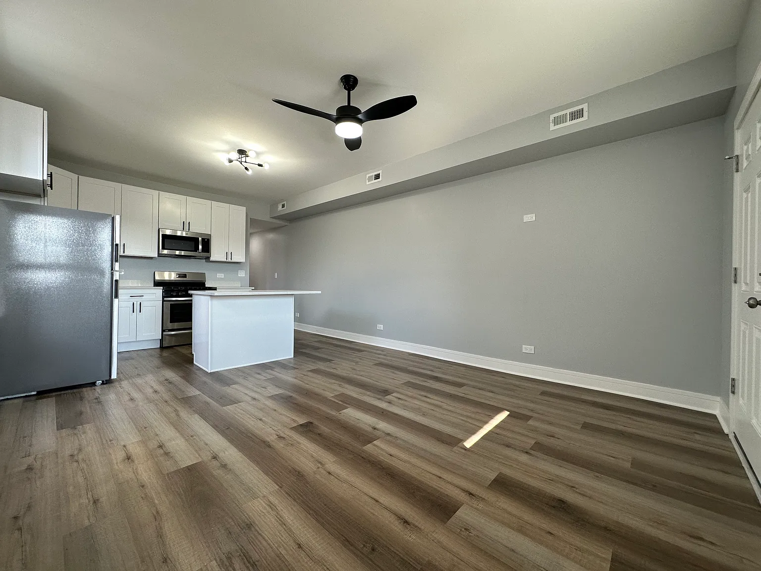 3 bed, 1200 sqft, $3,000 — Photo 4